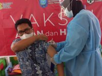 Vaksinasi Kepala Sekolah dan Guru