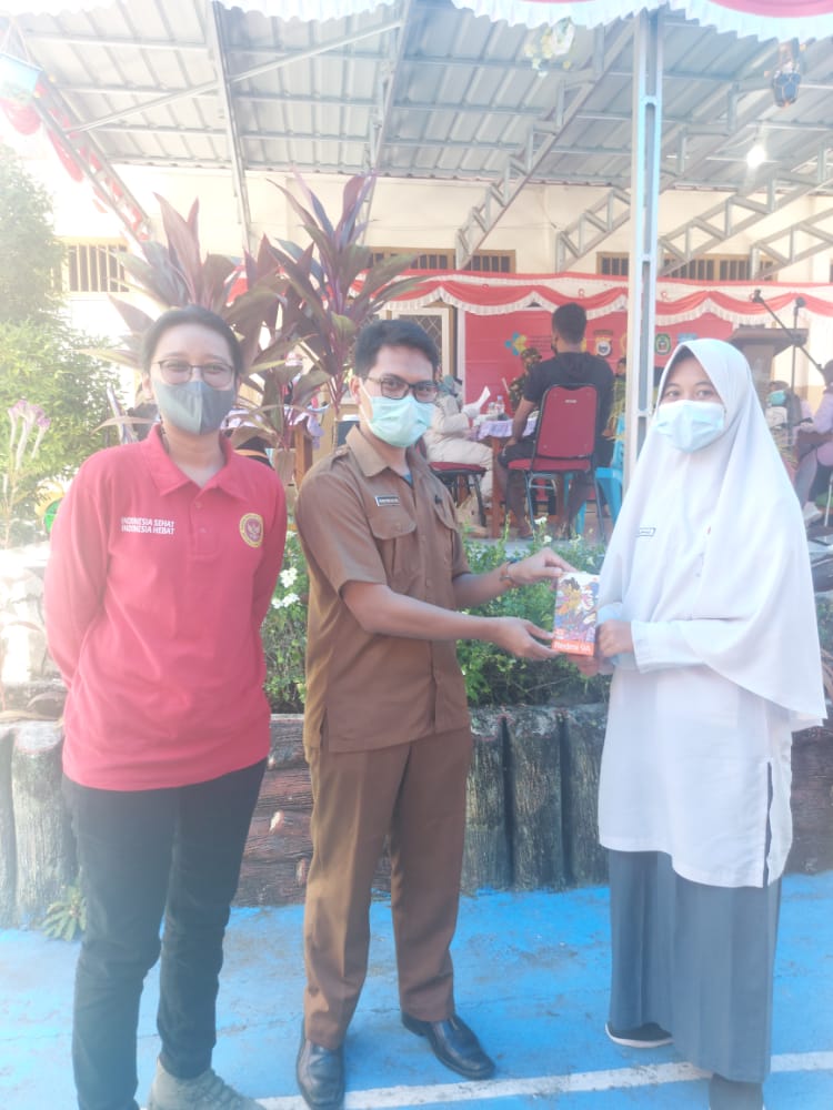 Vaksinasi Siswa/i SMAS IT Nurul Hasan Kota Ternate yang berpusat di SMAN 10 Kota Ternate